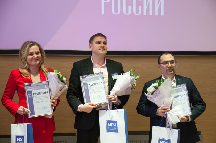 Денис Паслер подписал указ о премировании уральских «Учителей года» и «Воспитателей года»